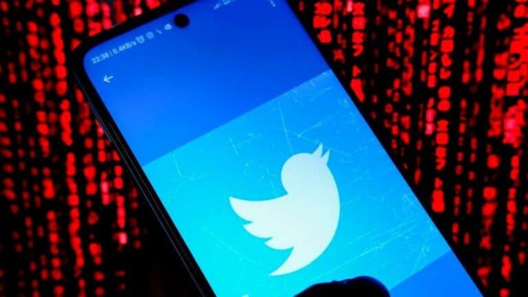 Image of Twitter logo on mobile phone